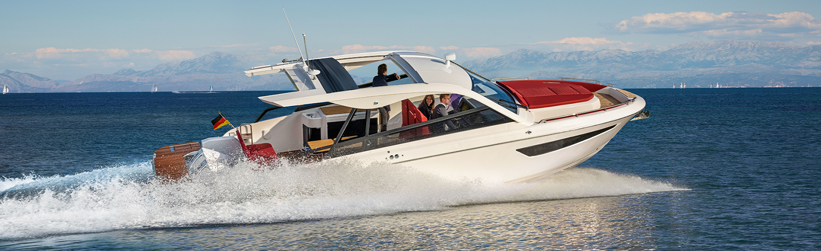 Bavaria Vida 33 boat