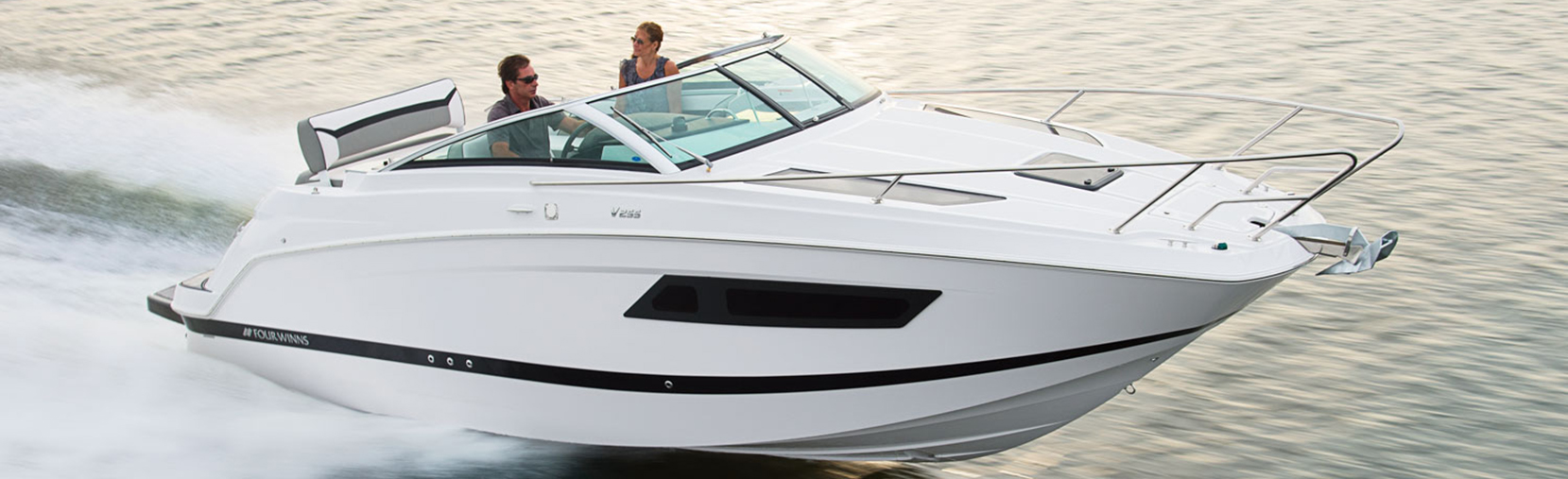 Four Winns Vista 255 boat